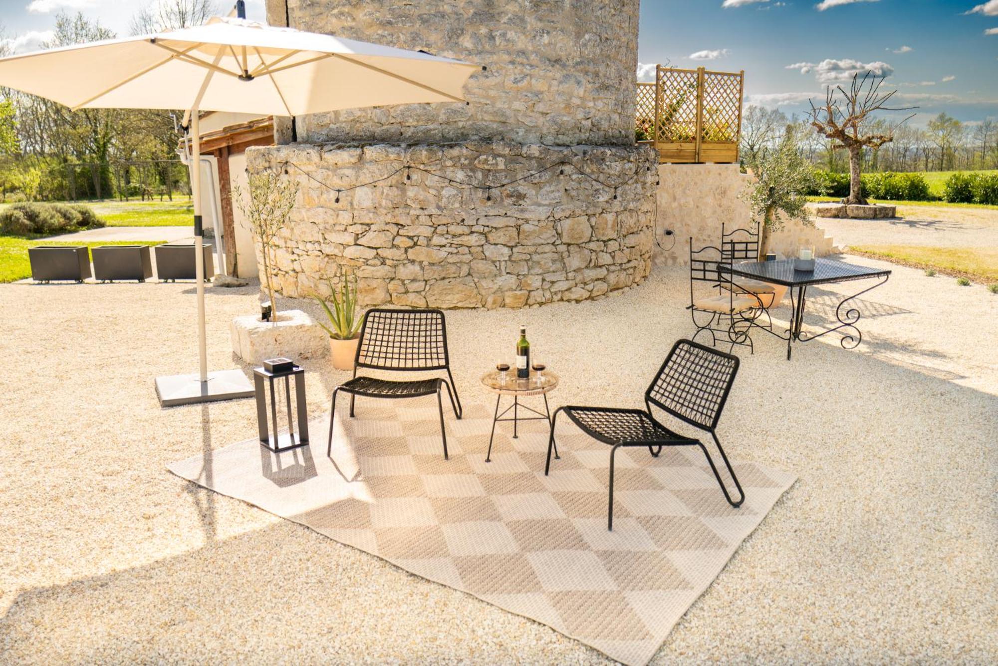 Loubes-Bernac Enchanting Windmill Retreat מראה חיצוני תמונה