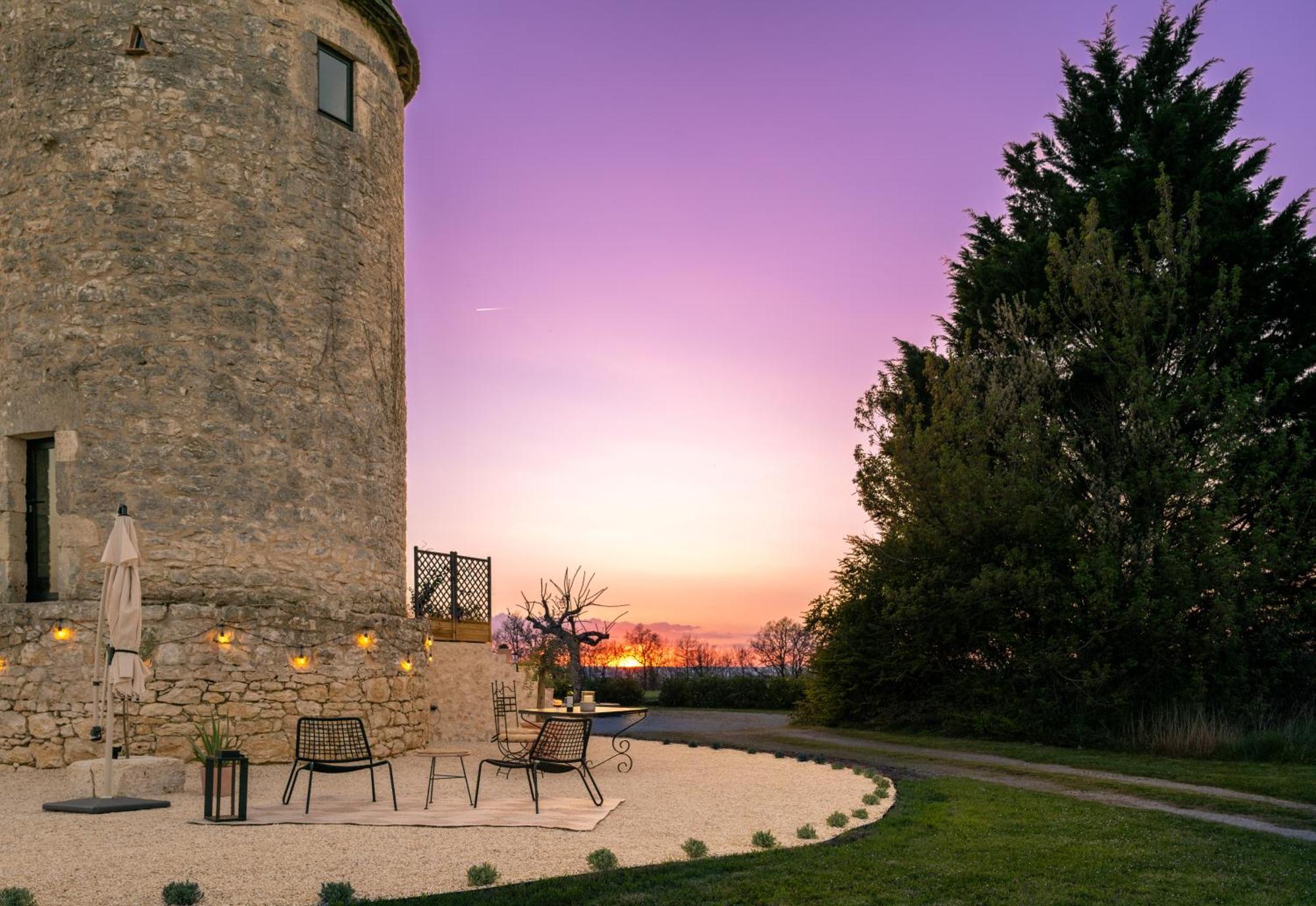 Loubes-Bernac Enchanting Windmill Retreat מראה חיצוני תמונה
