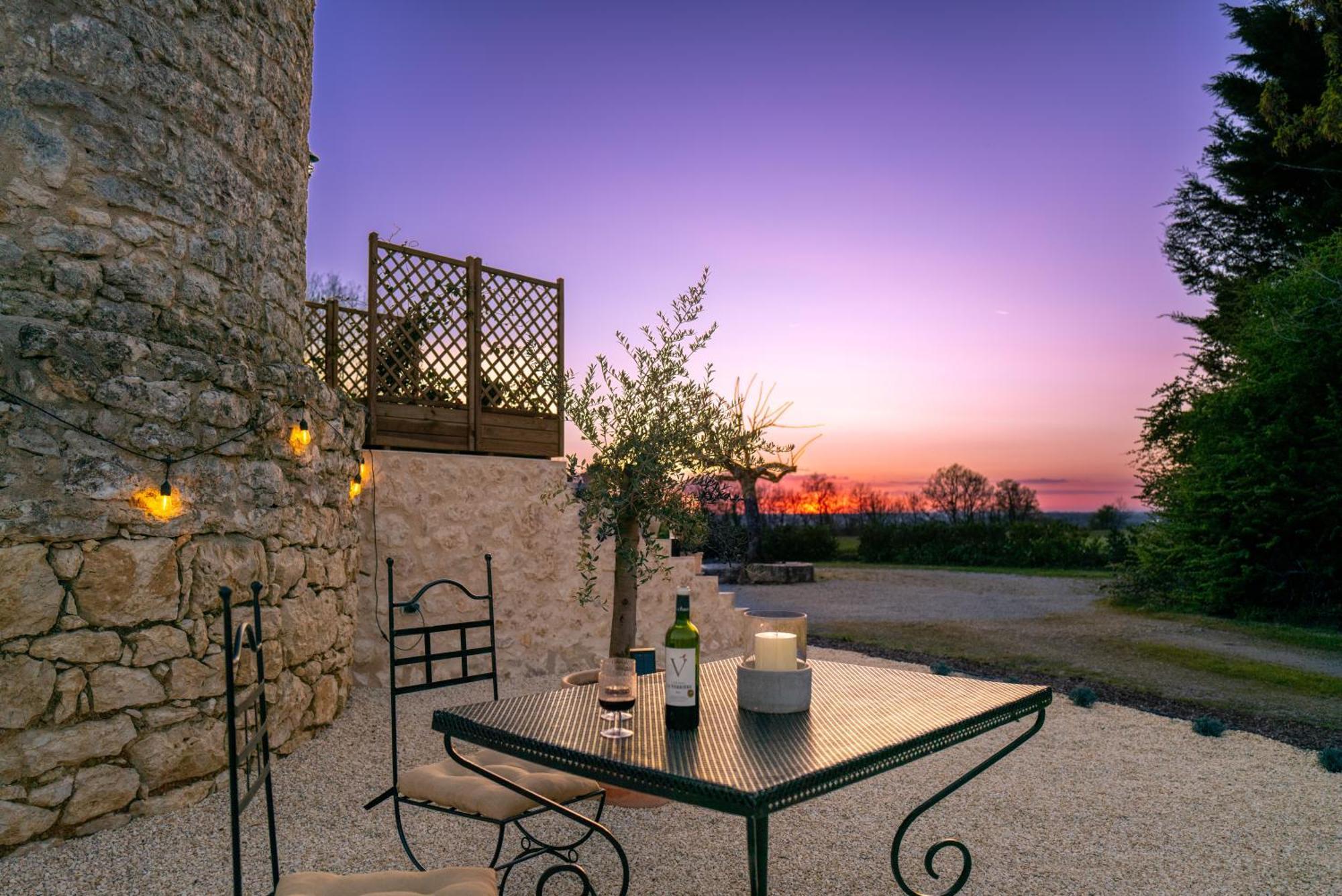 Loubes-Bernac Enchanting Windmill Retreat מראה חיצוני תמונה