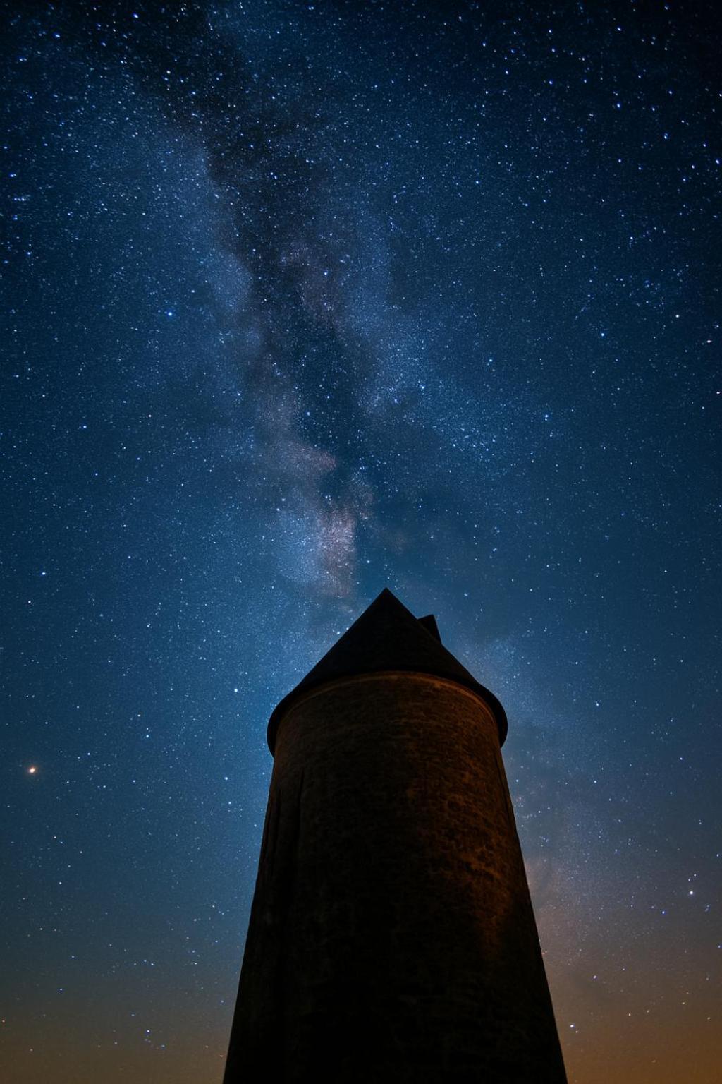 Loubes-Bernac Enchanting Windmill Retreat מראה חיצוני תמונה